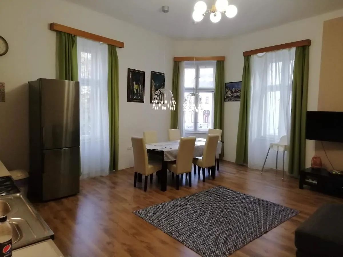 Anna Apartman 0*, Eger